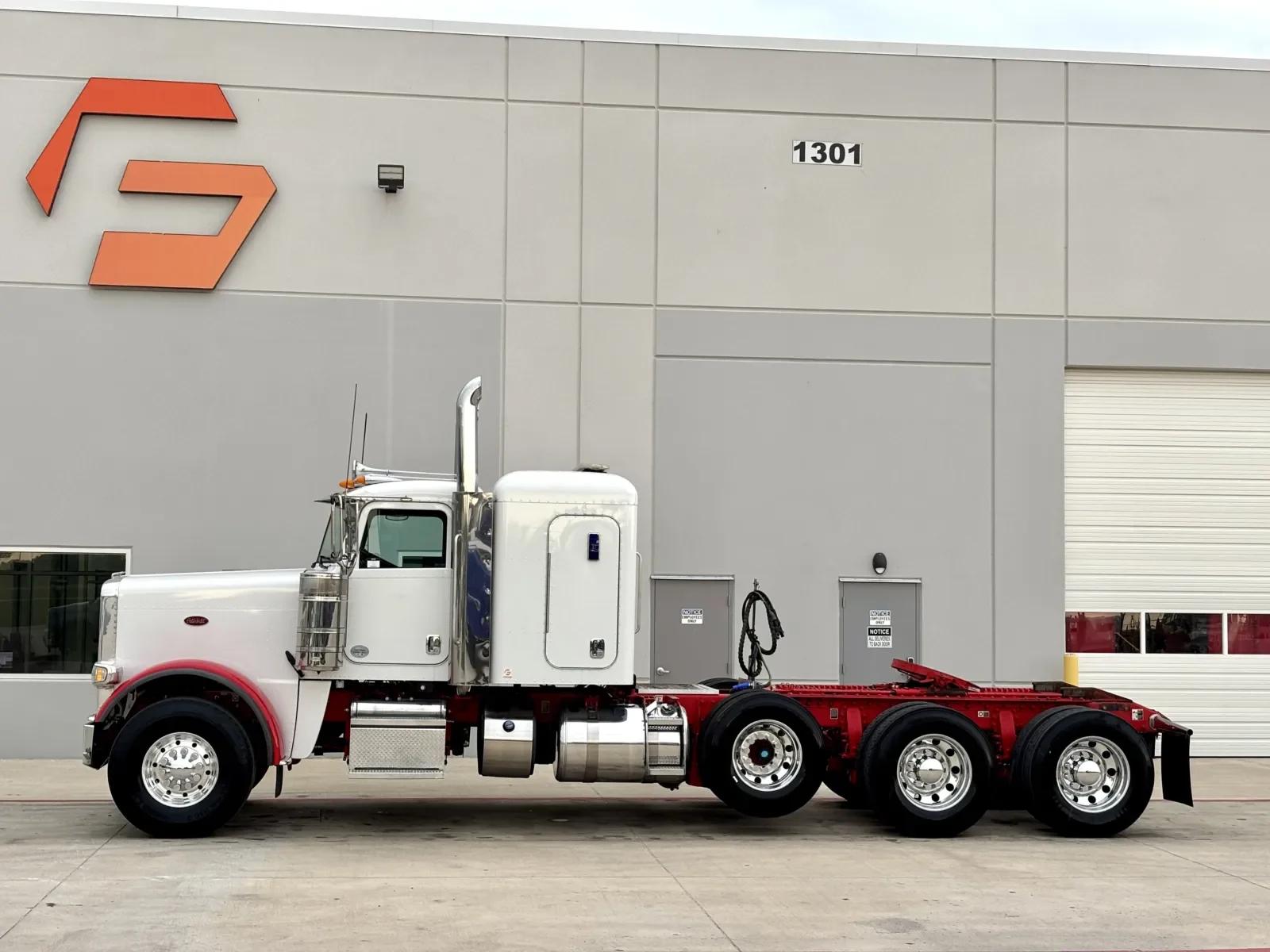 2021 Peterbilt 389 in Hutchins, TX — photo 4