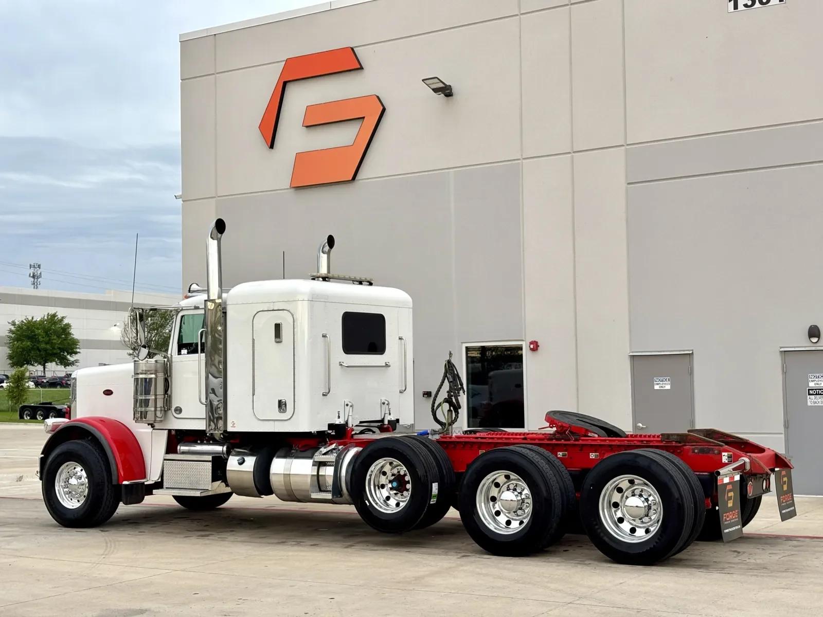 2021 Peterbilt 389 in Hutchins, TX — photo 6