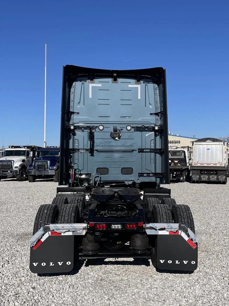 2027 Volvo VNL 860 in London, OH — photo 4