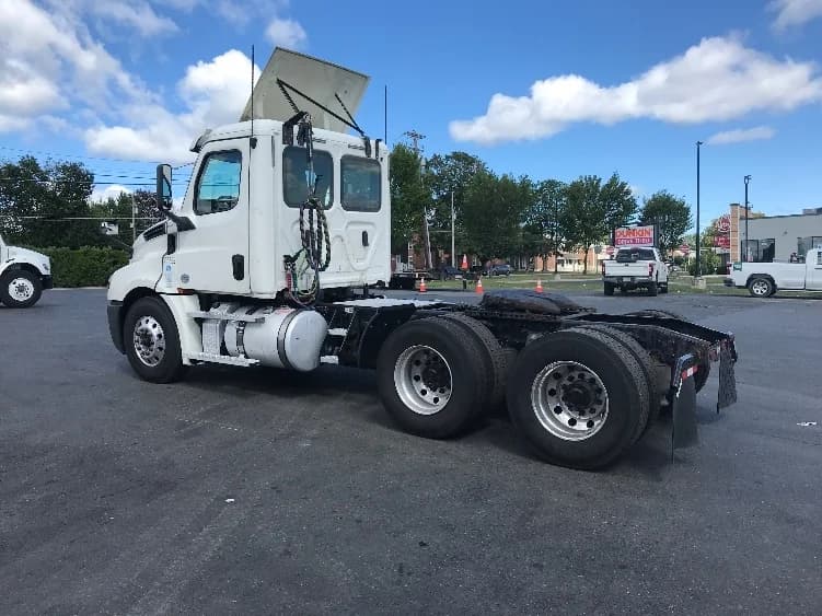 2020 Freightliner Cascadia in South Plainfield, NJ — photo 5