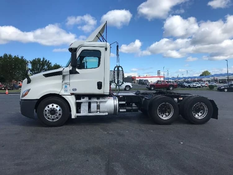 2020 Freightliner Cascadia in South Plainfield, NJ — photo 4