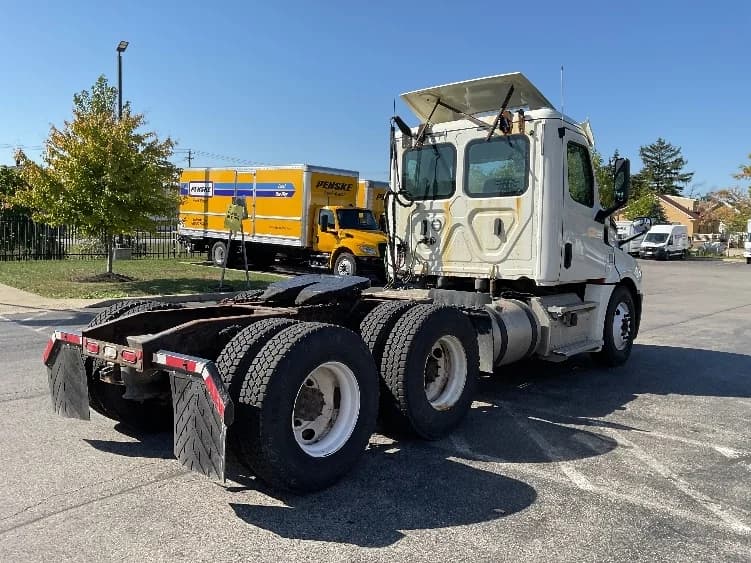 2018 Freightliner Cascadia in Rochester, NY — photo 7
