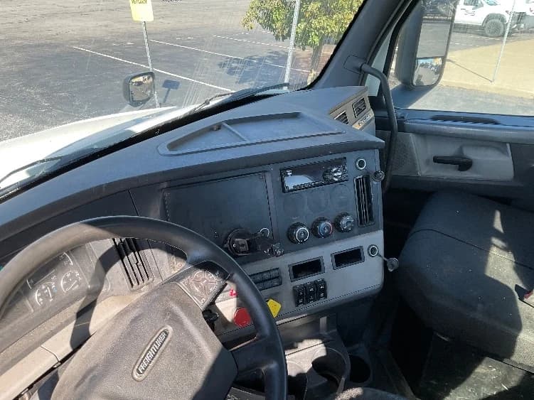 2018 Freightliner Cascadia in Rochester, NY — photo 10