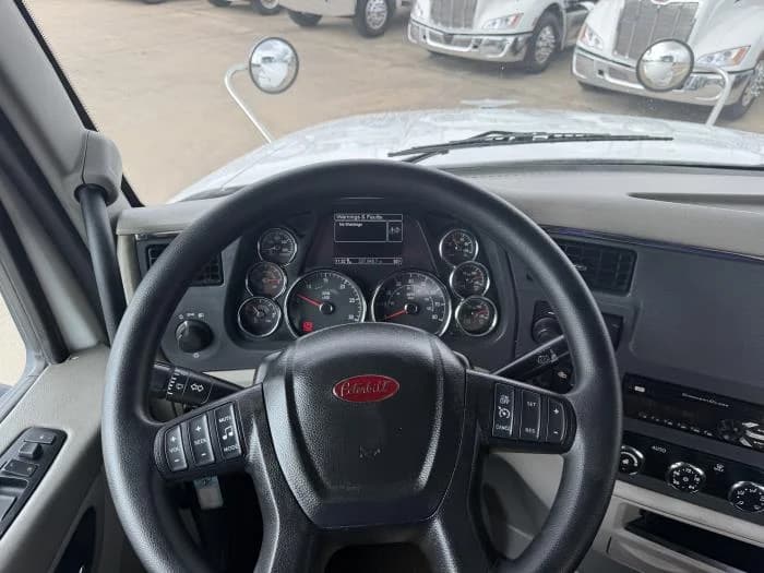 2019 Peterbilt 567 — photo 33