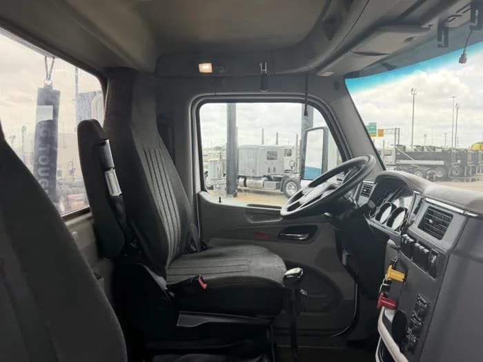 2019 Peterbilt 567 — photo 25