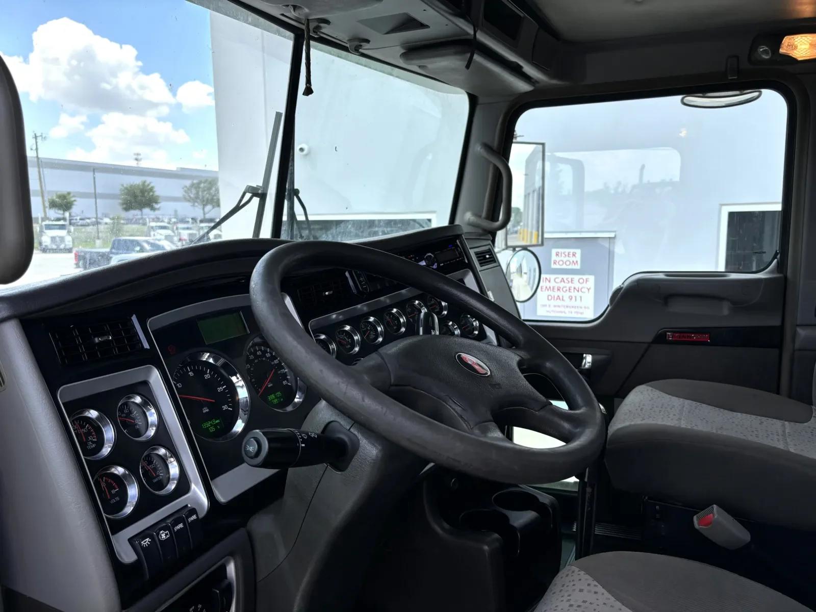 2013 Kenworth T800 in Hutchins, TX — photo 15