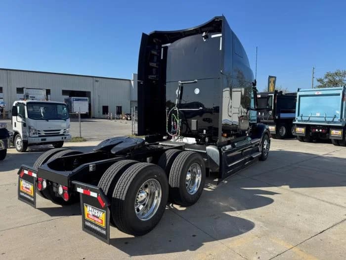 2027 Peterbilt 579 in Orlando, FL — photo 6