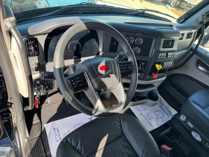 2027 Peterbilt 579 in Orlando, FL — photo 21