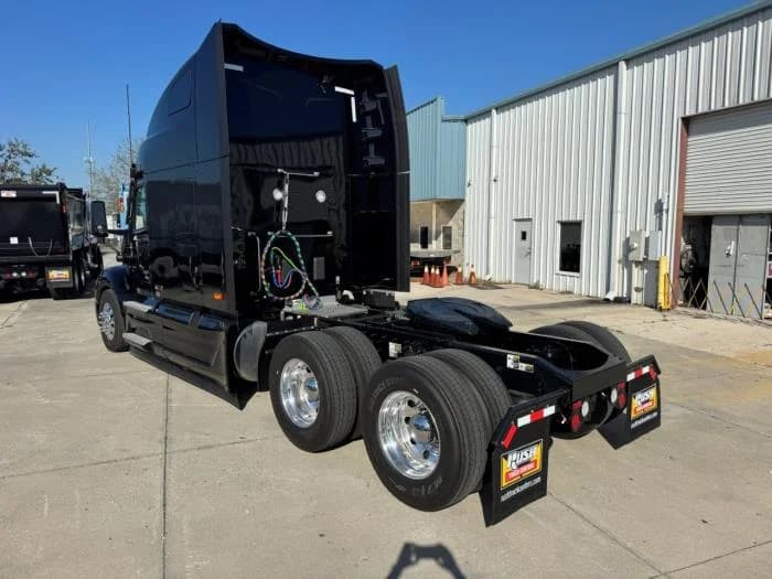 2027 Peterbilt 579 in Orlando, FL — photo 8