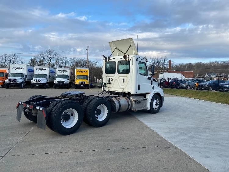2019 Freightliner Cascadia in Parkersburg, WV — photo 7