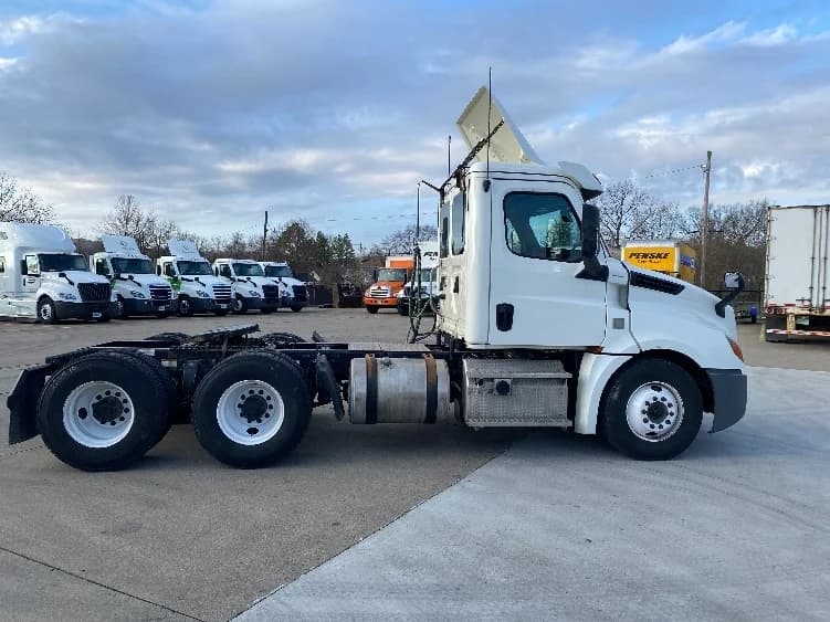 2019 Freightliner Cascadia in Parkersburg, WV — photo 8