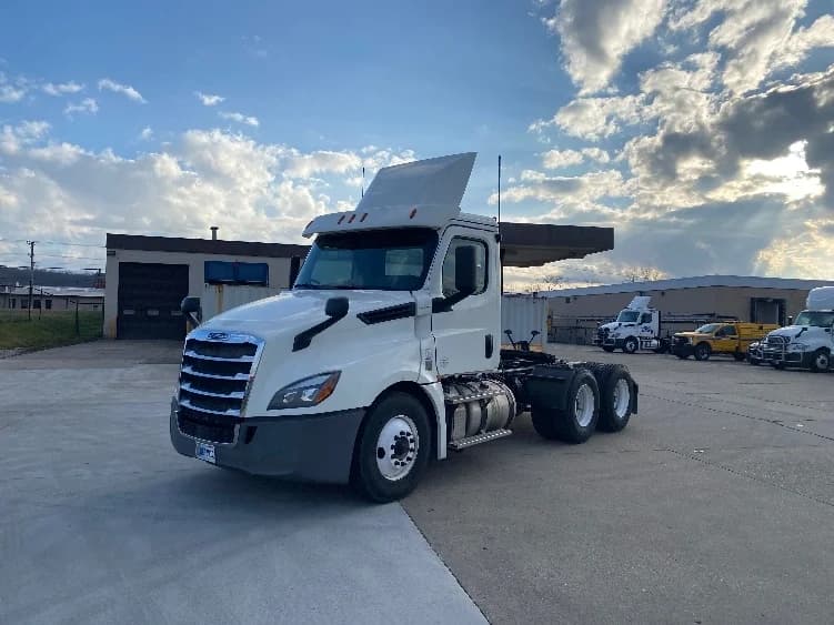 2019 Freightliner Cascadia in Parkersburg, WV — photo 3