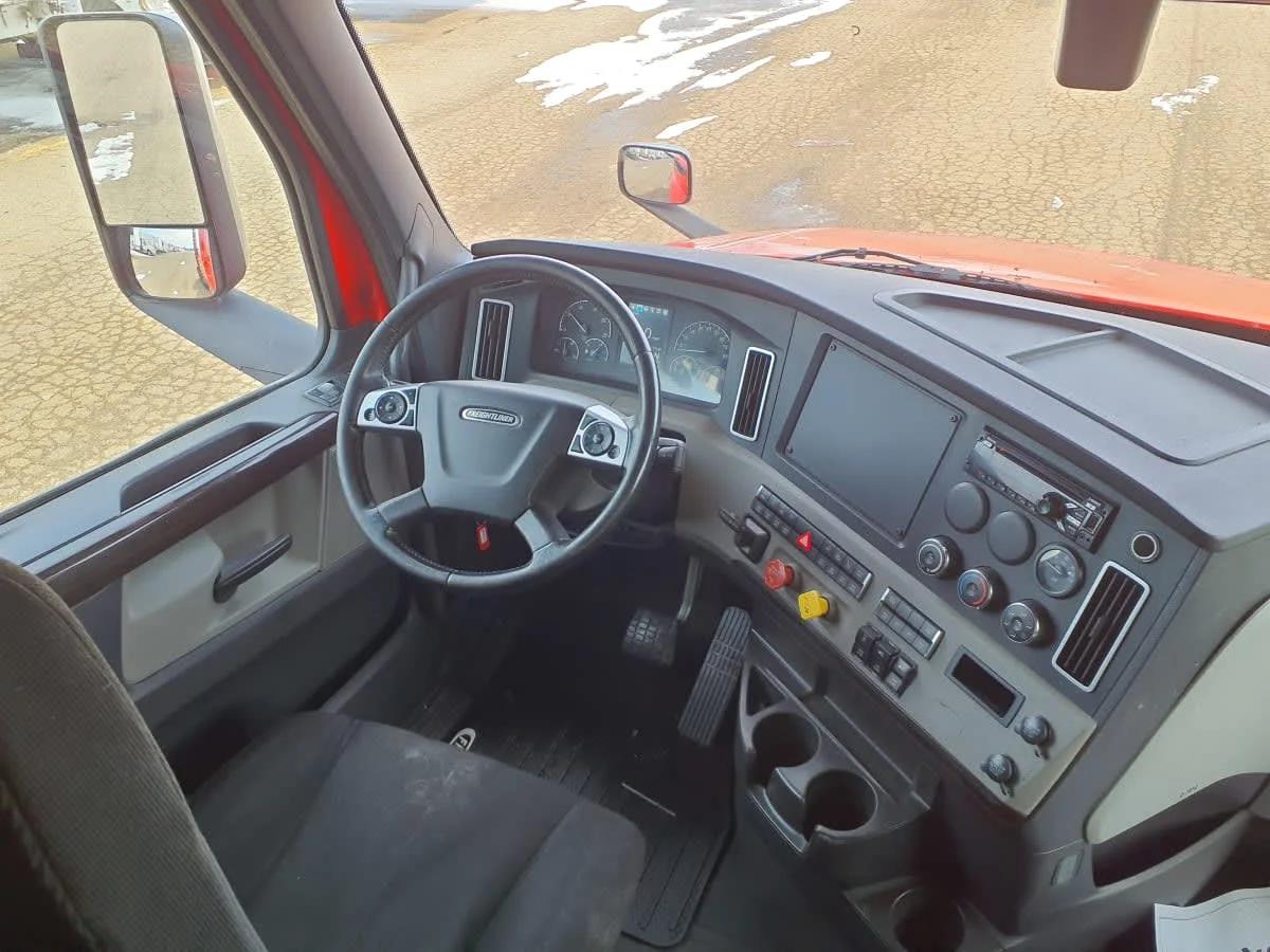 2019 Freightliner Cascadia in Wayland, MI — photo 7
