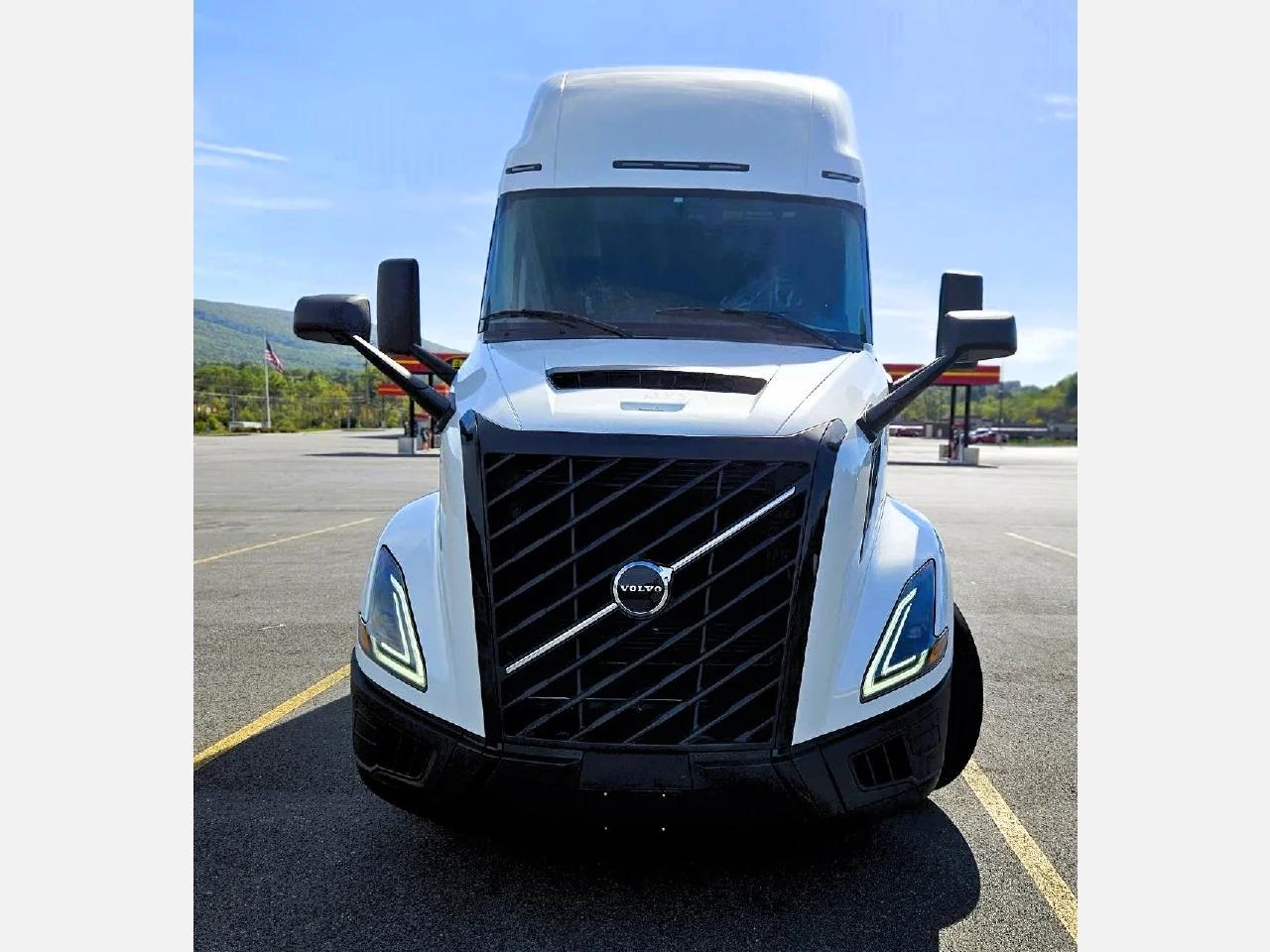 2026 Volvo VNL 860 in Altoona, PA — photo 2