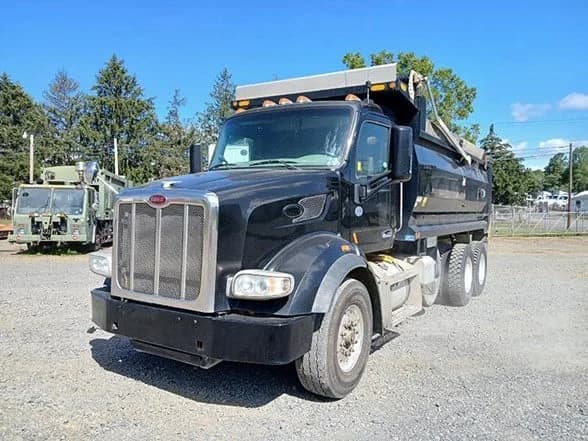 2016 Peterbilt 567 in Coopersburg, PA
