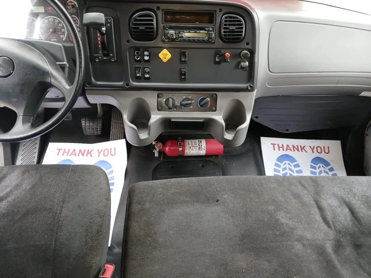 2015 Freightliner M2 106 in Jacksonville, FL — photo 7