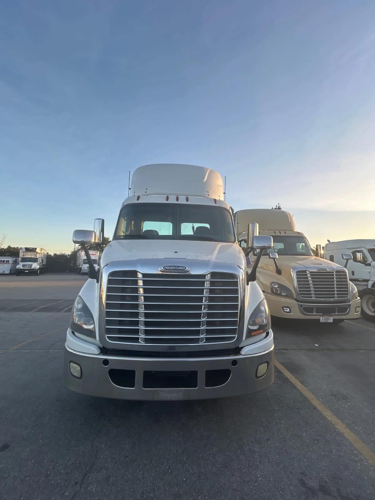 2017 Freightliner Cascadia in Pomona, CA — photo 2