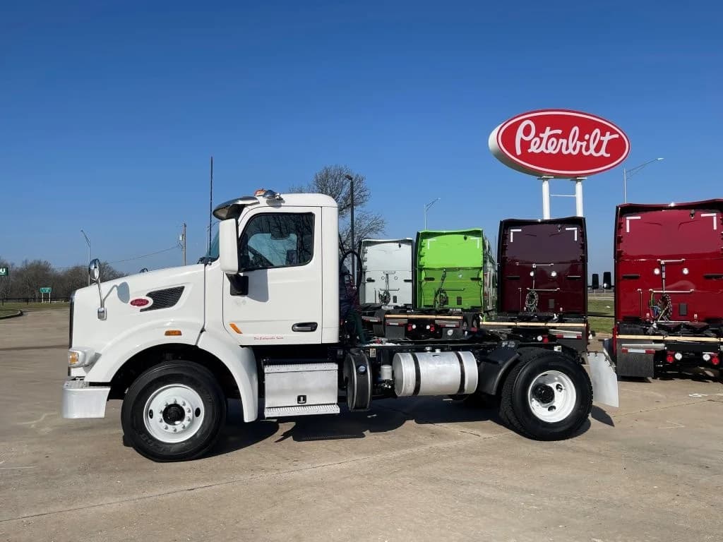 2019 Peterbilt 567 in Springfield, MO — photo 2