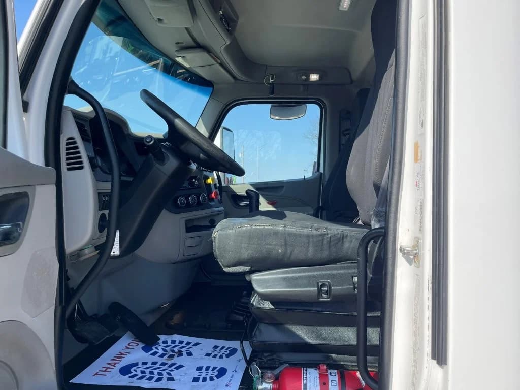 2019 Peterbilt 567 in Springfield, MO — photo 10