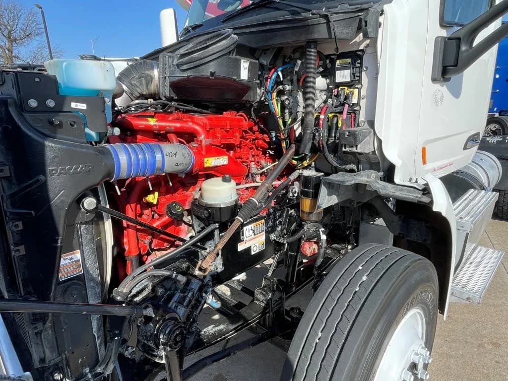 2019 Peterbilt 567 in Springfield, MO — photo 9
