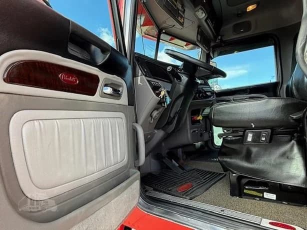 2023 Peterbilt 389 in Salt Lake City, UT — photo 10