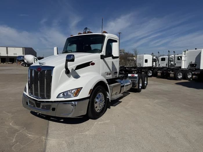 2026 Peterbilt 579 in Houston, TX — photo 2