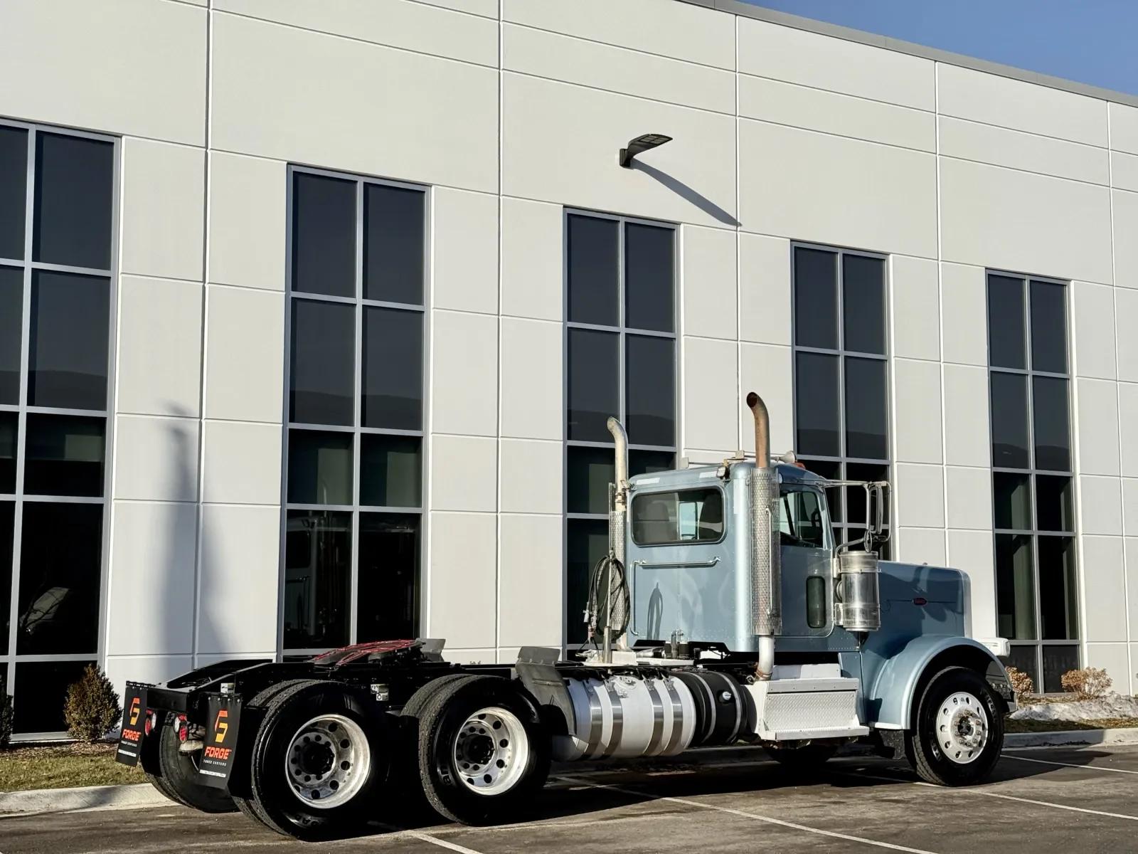 2018 Peterbilt 389 in New Lenox, IL — photo 5