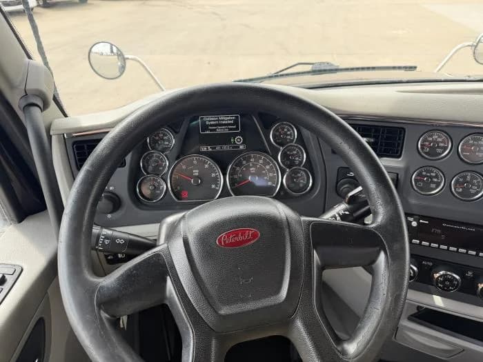 2021 Peterbilt 579 — photo 31