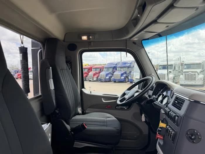 2021 Peterbilt 579 — photo 24