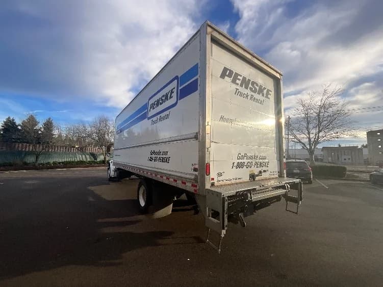 2022 Freightliner M2 106 in Clackamas, OR — photo 6