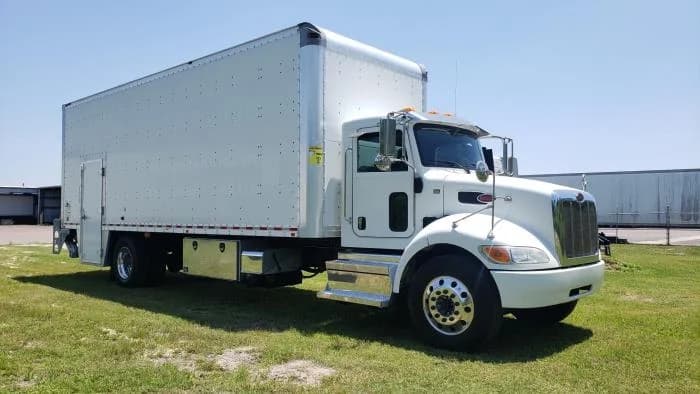 2020 Peterbilt 337 in Orlando, FL — photo 3