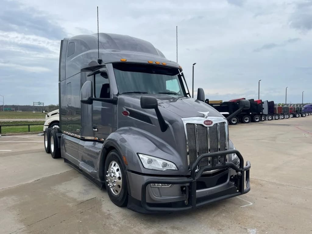 2023 Peterbilt 579 in Springfield, MO — photo 7