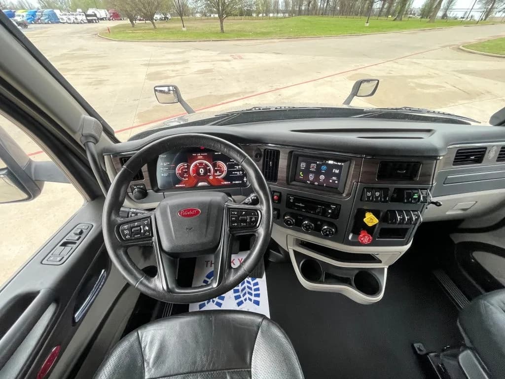 2023 Peterbilt 579 in Springfield, MO — photo 15