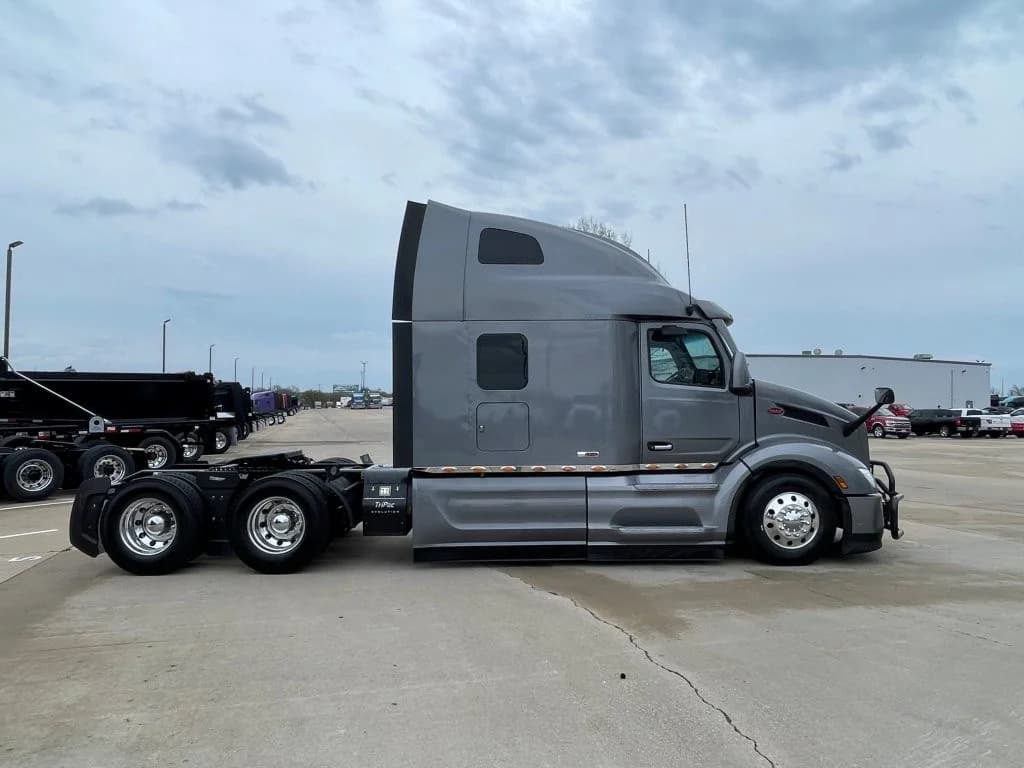 2023 Peterbilt 579 in Springfield, MO — photo 6
