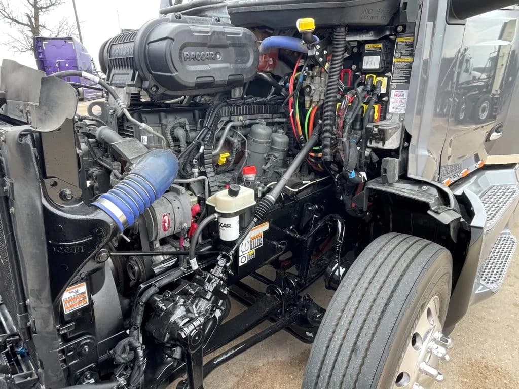 2023 Peterbilt 579 in Springfield, MO — photo 9