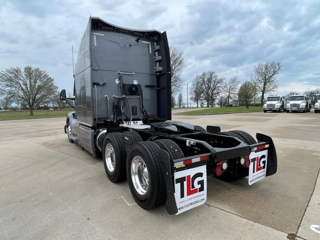 2023 Peterbilt 579 in Springfield, MO — photo 3