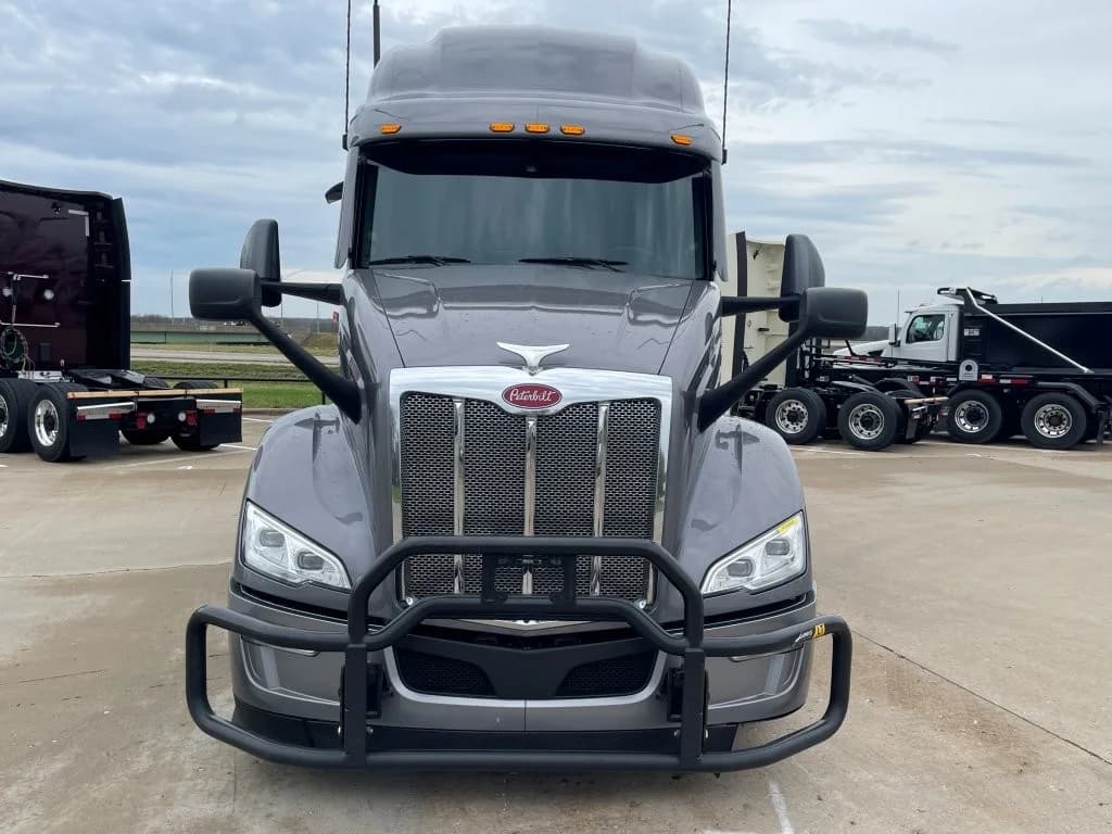 2023 Peterbilt 579 in Springfield, MO — photo 8