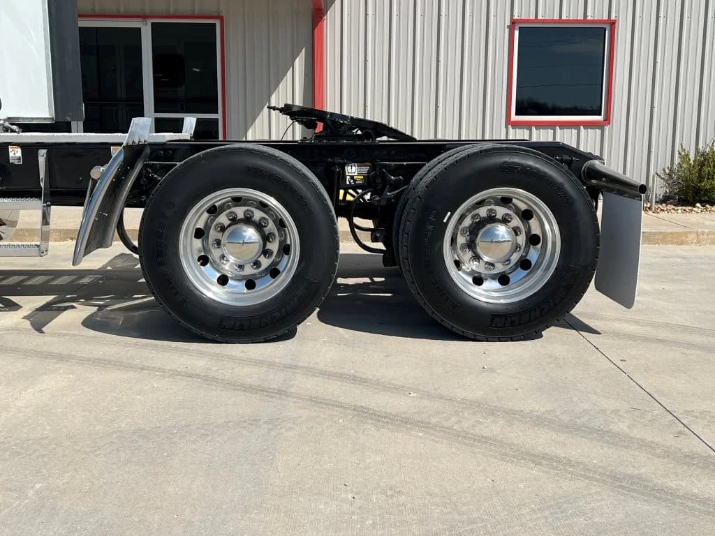 2022 Peterbilt 567 in Springfield, MO — photo 10