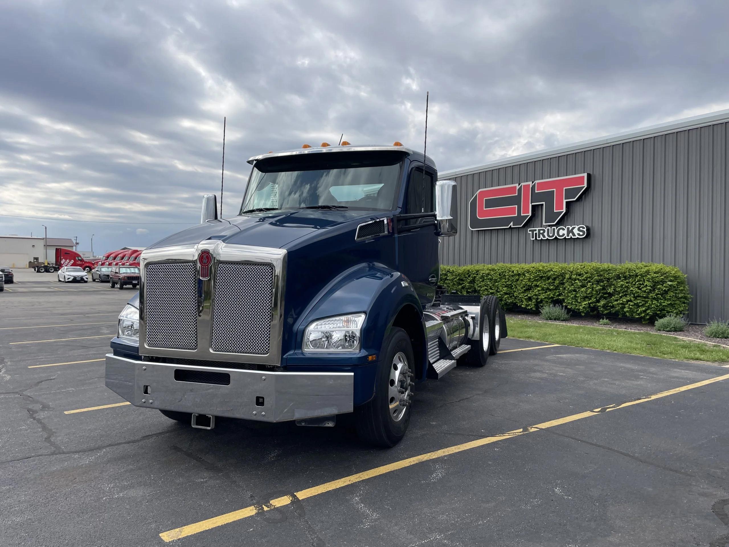 2023 Kenworth T880