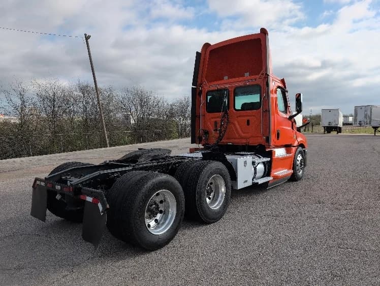 2020 Freightliner Cascadia in San Antonio, TX — photo 7
