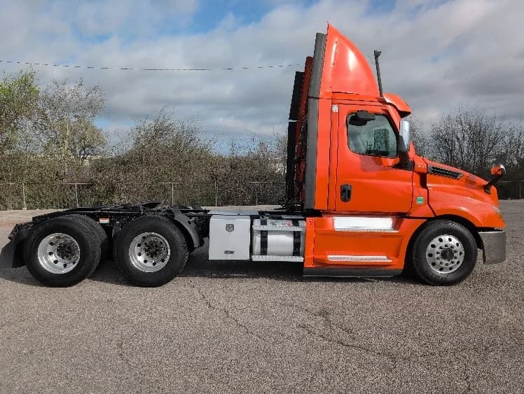 2020 Freightliner Cascadia in San Antonio, TX — photo 8