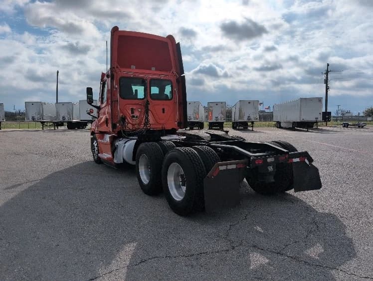 2020 Freightliner Cascadia in San Antonio, TX — photo 5