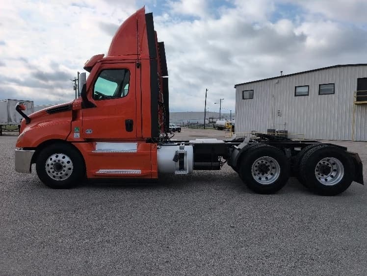 2020 Freightliner Cascadia in San Antonio, TX — photo 4