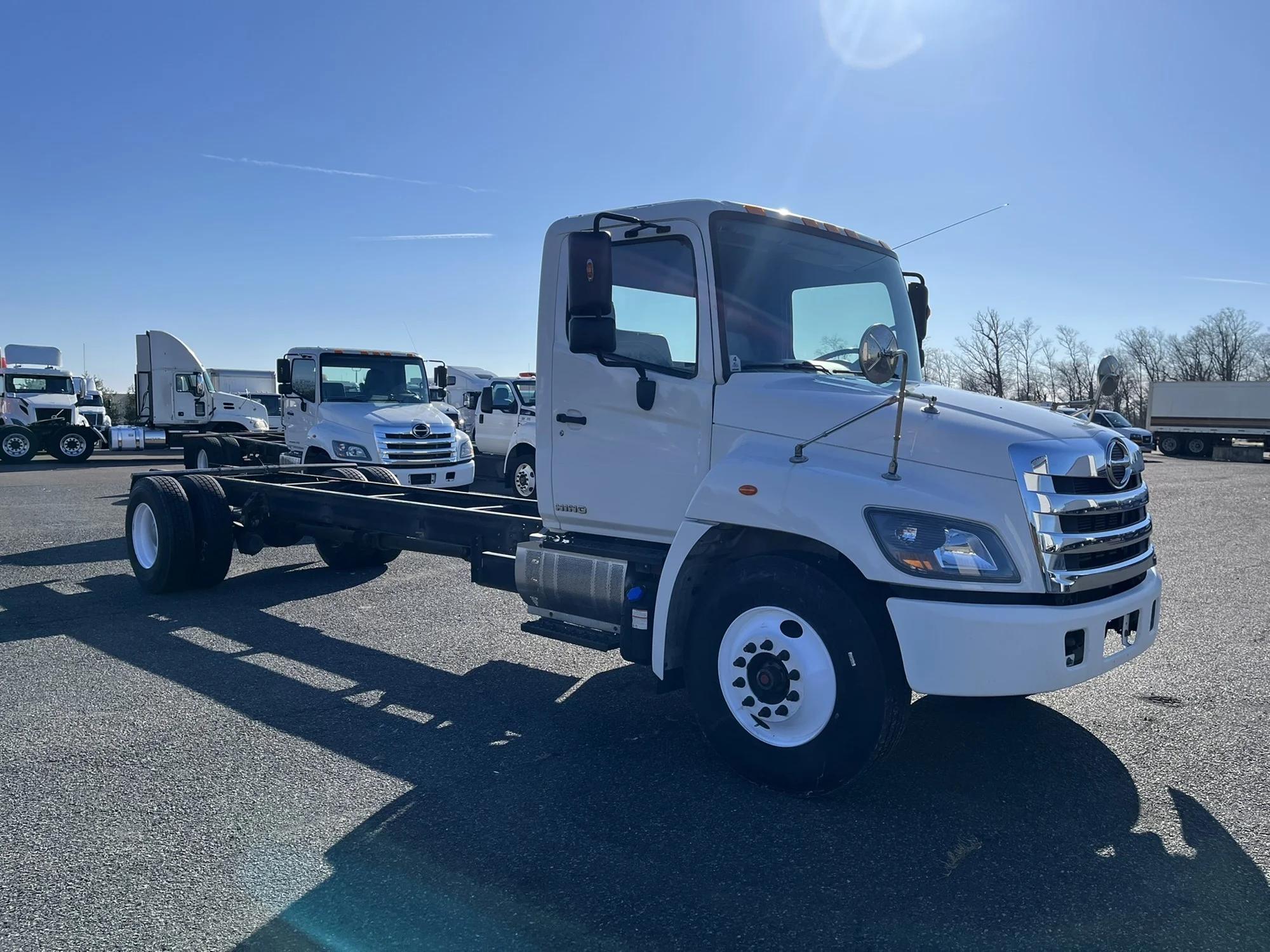 2018 Hino 338 — photo 3
