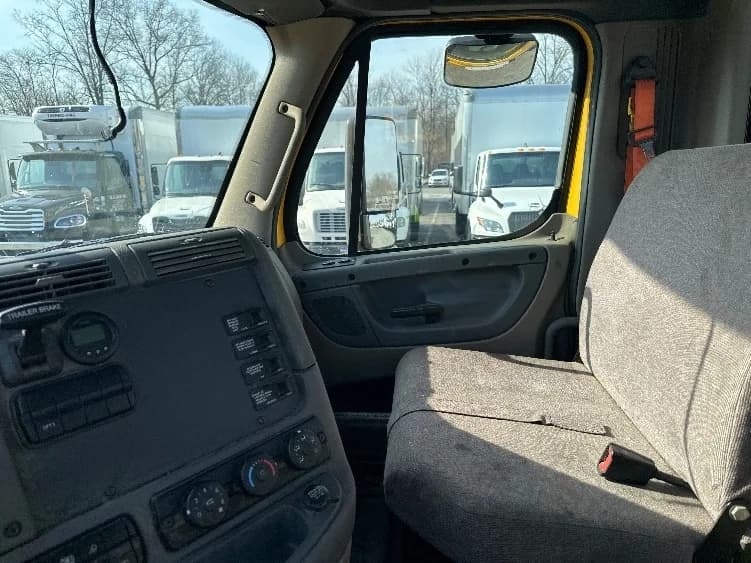 2019 Freightliner Cascadia in Parsippany, NJ — photo 10