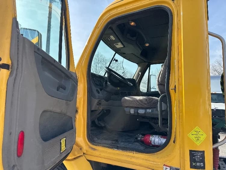 2019 Freightliner Cascadia in Parsippany, NJ — photo 9