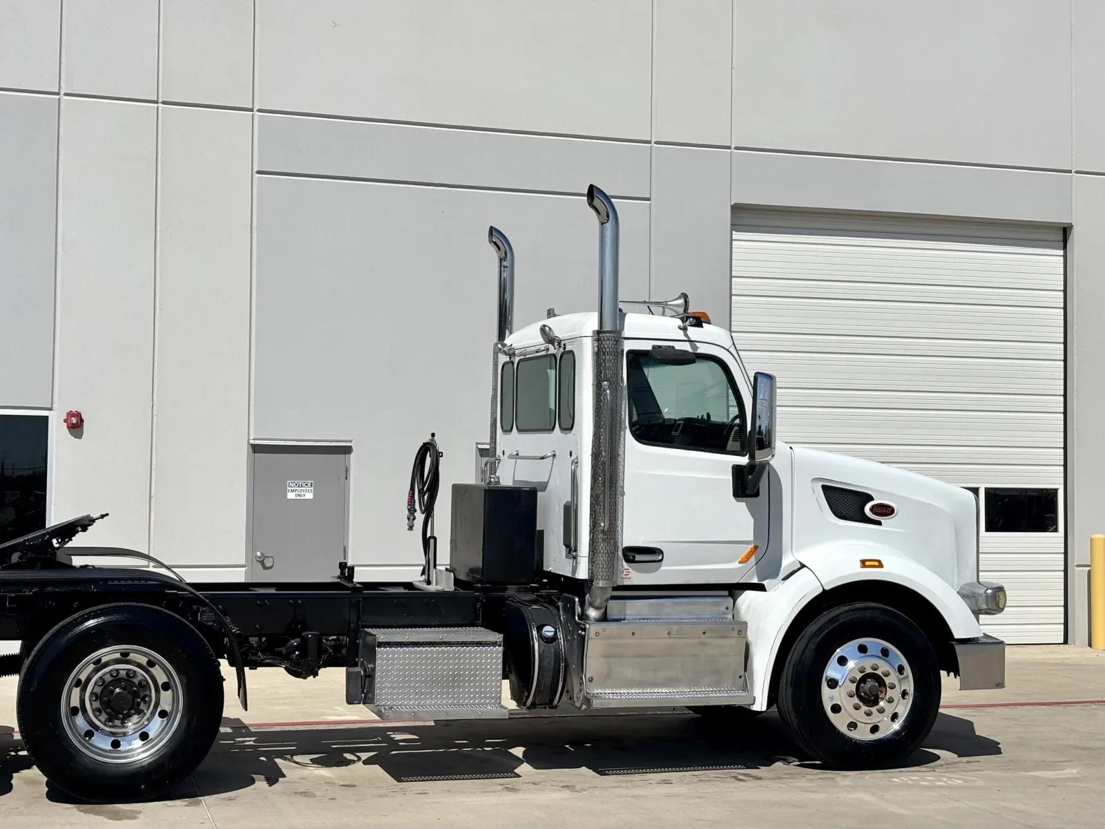 2014 Peterbilt 567 in Hutchins, TX — photo 7