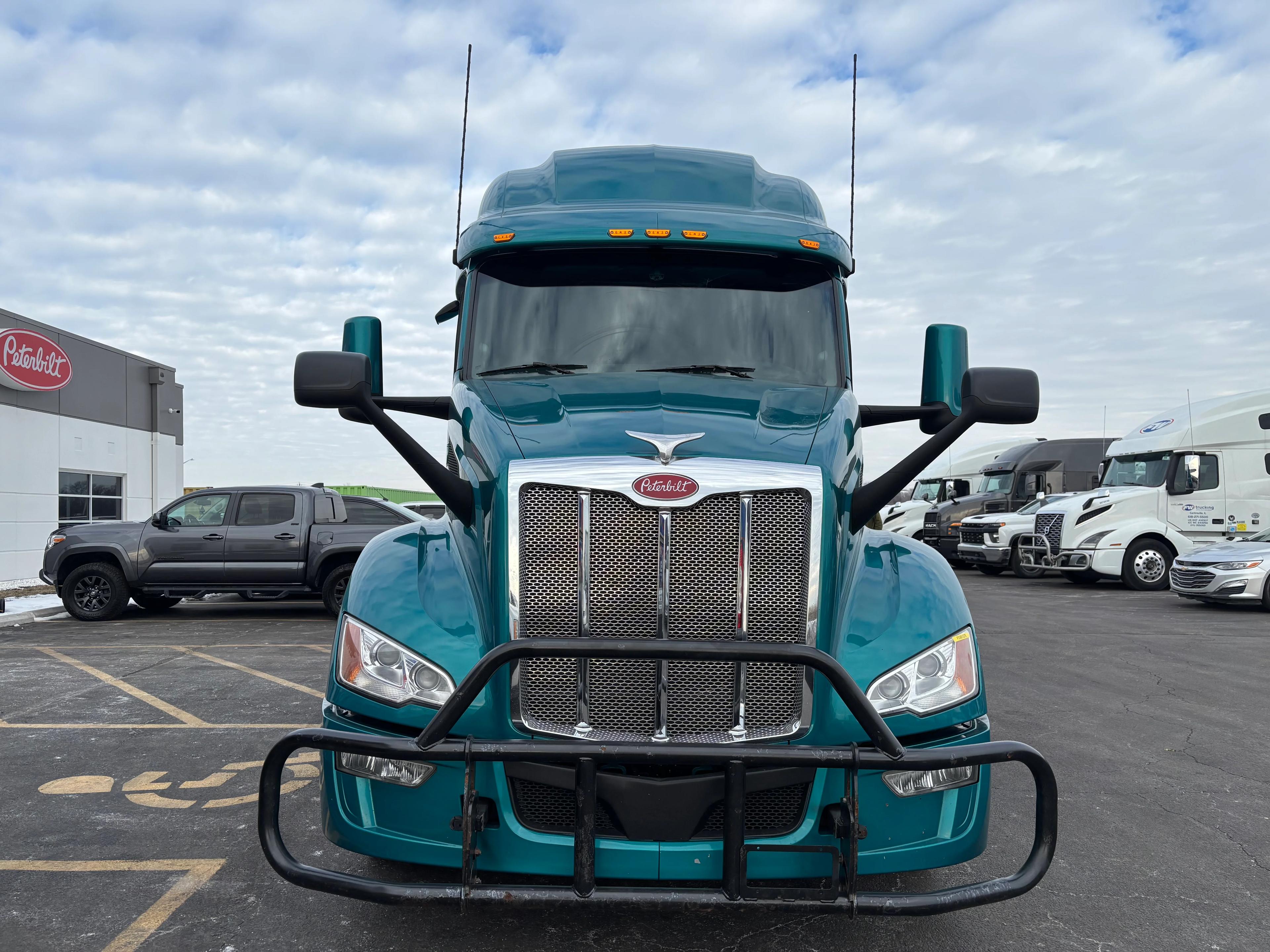 2023 Peterbilt 579 in Springfield, MO — photo 4