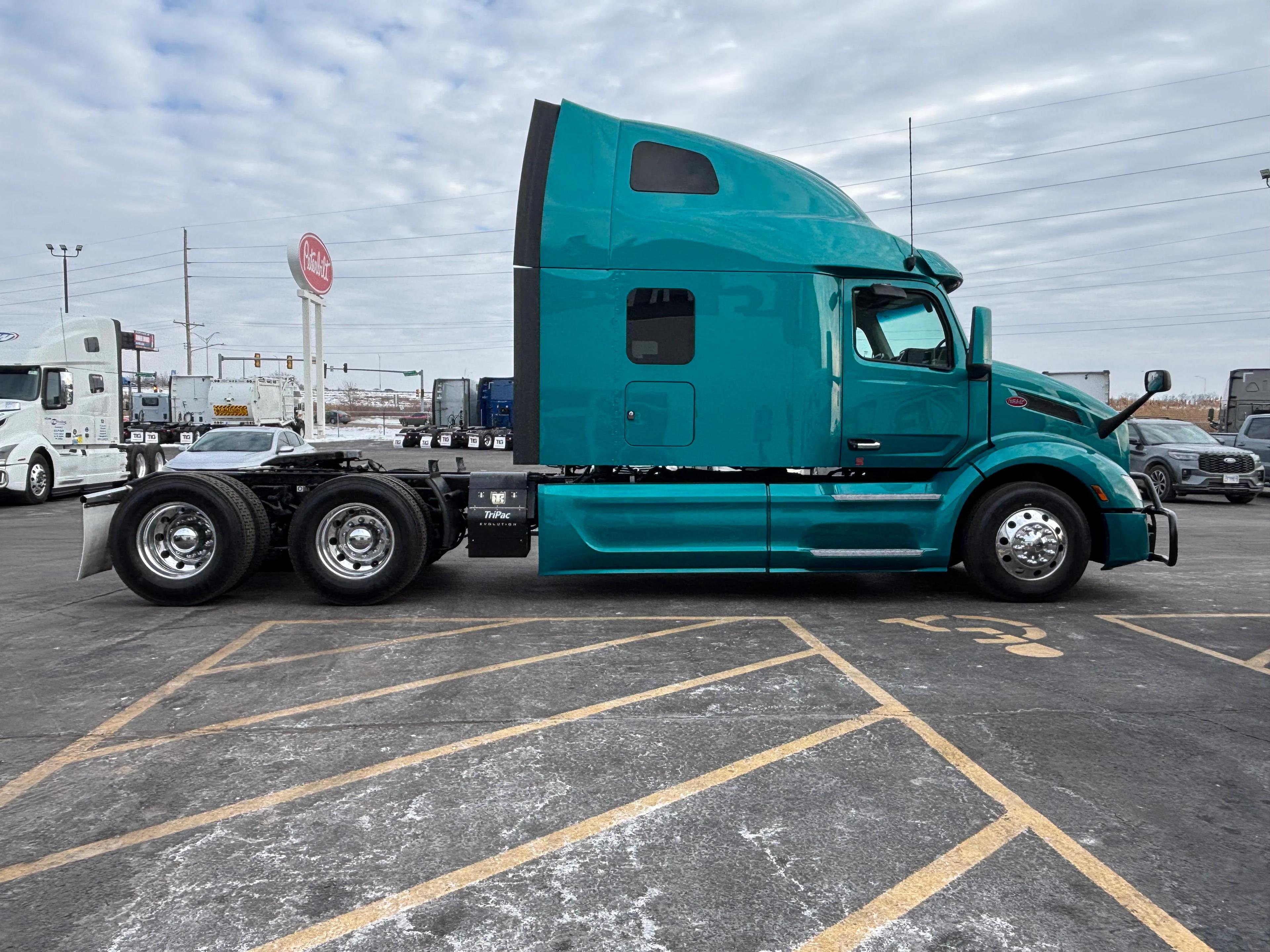 2023 Peterbilt 579 in Springfield, MO — photo 5