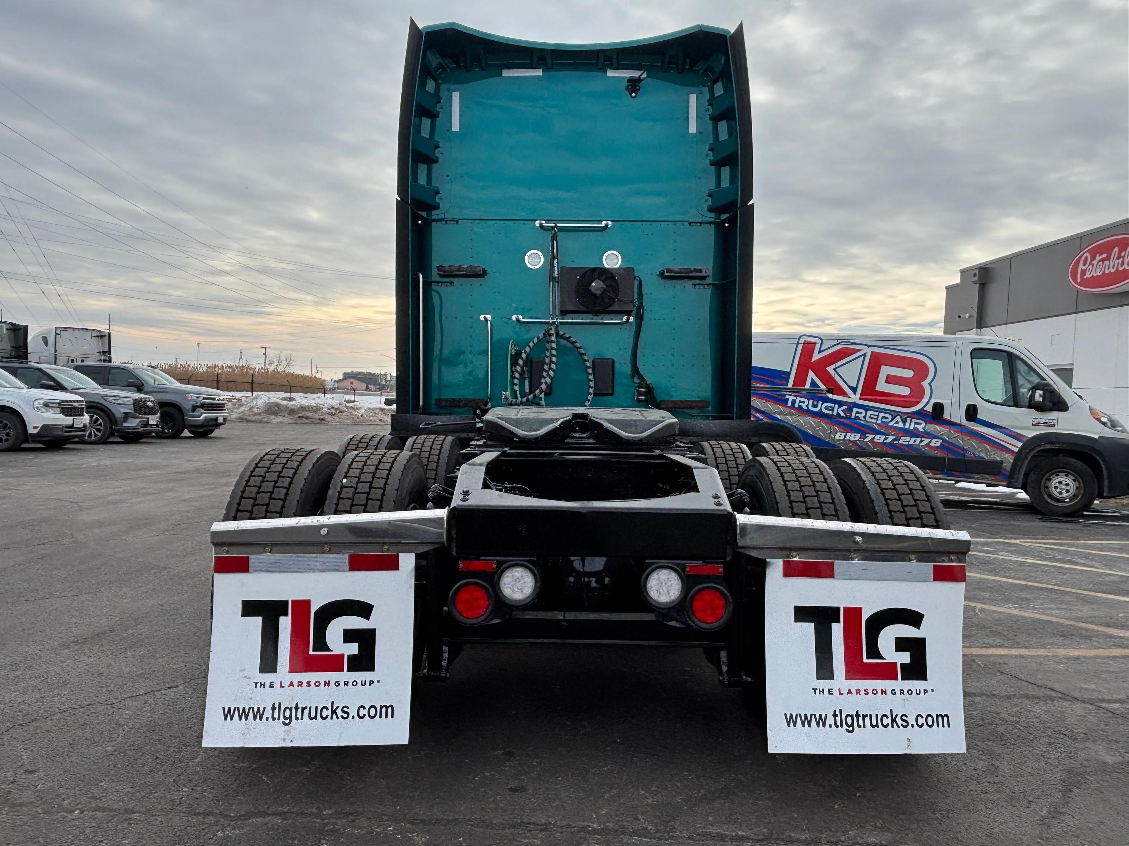 2023 Peterbilt 579 in Springfield, MO — photo 3